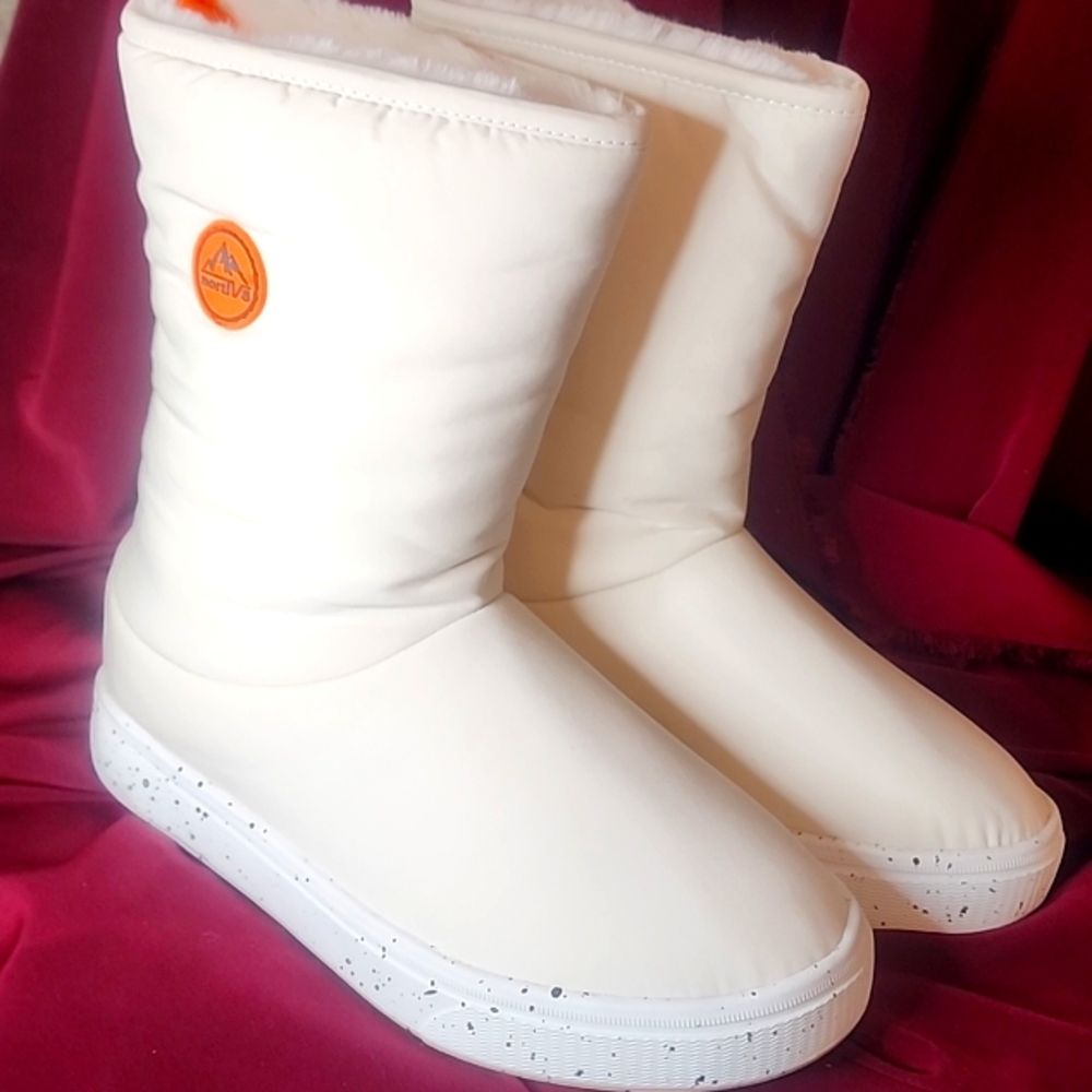 NortiV8 Winter Boots Size 9 (NEW)